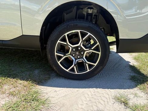 New 2025 Ford Maverick Lariat image 25