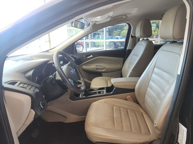Used 2017 Ford Escape SE w/ SE Leather Comfort Package FWD image 18