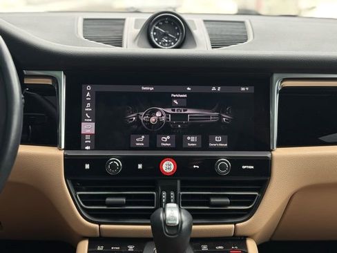 Used 2023 Porsche Macan image 36