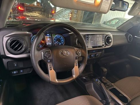 Used 2022 Toyota Tacoma SR5 RWD image 6