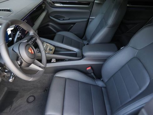 New 2025 Porsche Macan 4 Electric image 16