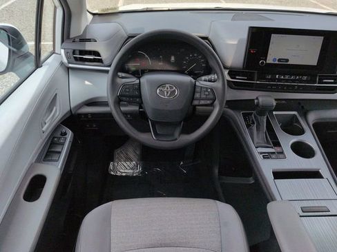 Certified 2025 Toyota Sienna LE FWD image 16