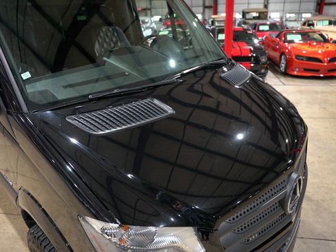 Used 2016 Freightliner Sprinter 2500 image 18