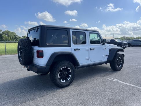 Used 2025 Jeep Wrangler Unlimited Rubicon AWD/4WD image 2