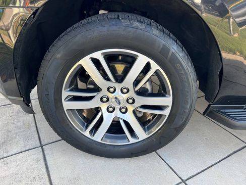 Used 2024 Ford Expedition Limited AWD/4WD image 27