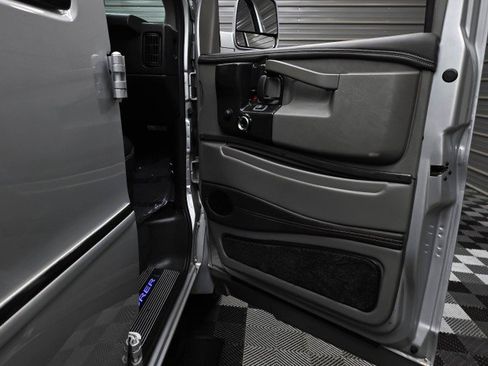 Used 2018 GMC Savana 2500 Extended w/ Enhanced Convenience Package RWD image 38