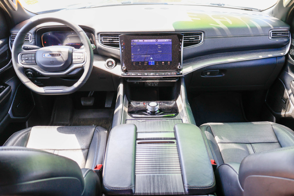 Used 2024 Jeep Wagoneer Series II w/ Flexible Seating Group RWD image 6