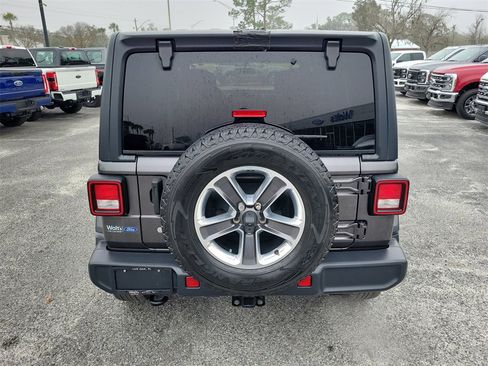 Used 2018 Jeep Wrangler Unlimited Sahara image 8