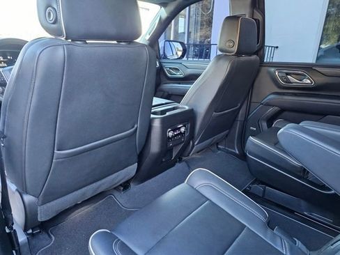 Used 2023 GMC Yukon XL SLT w/ SLT Luxury Package image 20