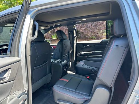 Used 2026 Chevrolet Traverse RS FWD image 45