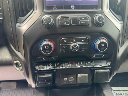 Used 2021 Chevrolet Silverado 1500 LT Trail Boss w/ Convenience Package II AWD/4WD image 19