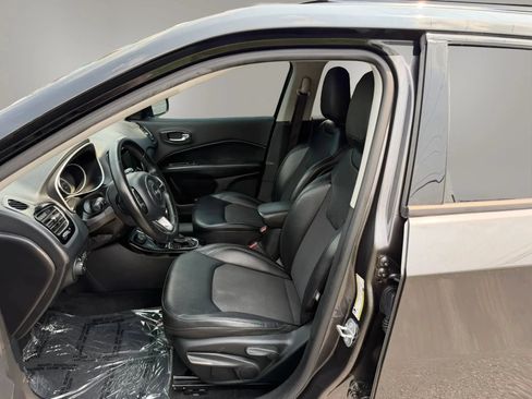 Used 2019 Jeep Compass Latitude AWD/4WD image 2
