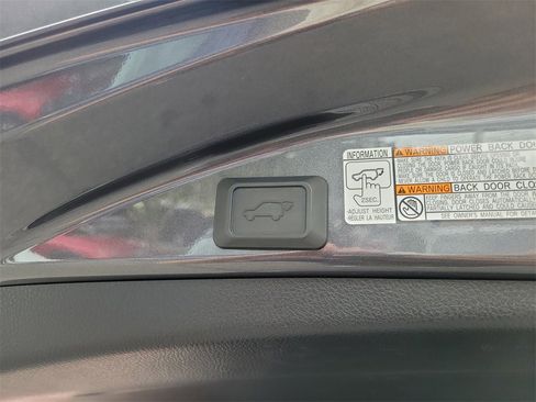 Used 2018 Toyota RAV4 XLE image 12