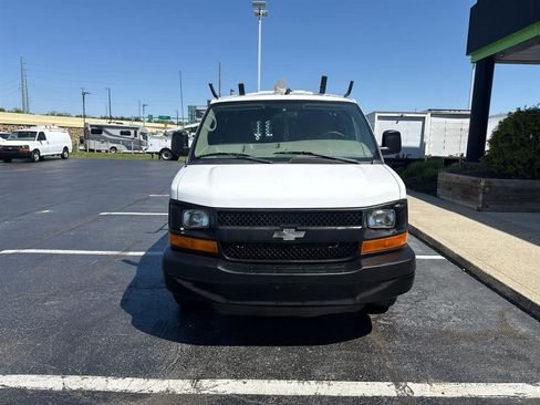 Used 2011 Chevrolet Express 2500 RWD image 3
