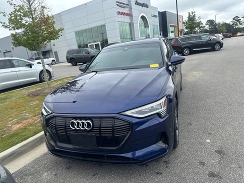 Used 2022 Audi e-tron Premium w/ Convenience Plus Package AWD/4WD image 2