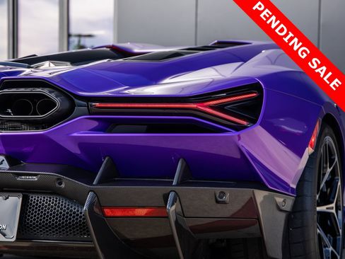 Used 2024 Lamborghini Revuelto image 19