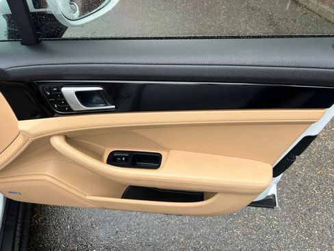 Used 2018 Porsche Panamera 4S image 35