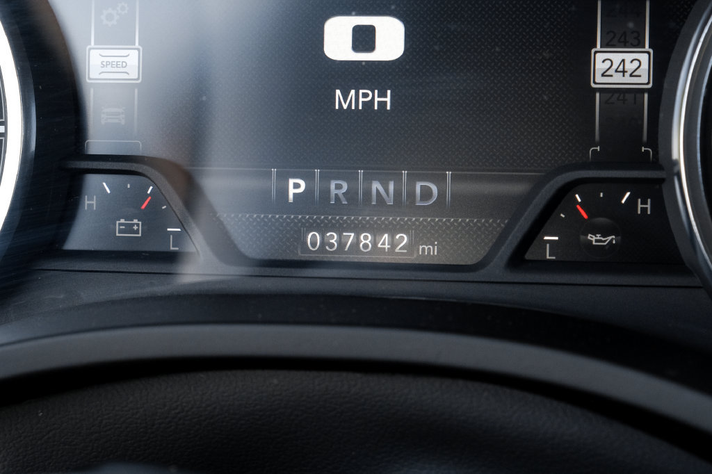 Used 2023 RAM 1500 Laramie AWD/4WD image 3