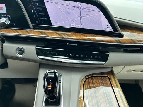 Used 2021 Cadillac Escalade Premium Luxury Platinum AWD/4WD image 22