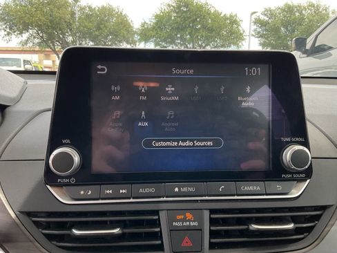 Used 2025 Nissan Altima 2.5 SV FWD image 25