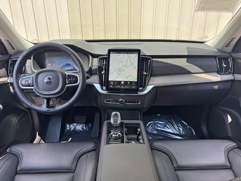 Used 2025 Volvo XC90 B5 Ultra w/ Protection Package Premier AWD/4WD image 13
