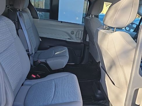 Used 2023 Toyota Sienna LE image 11