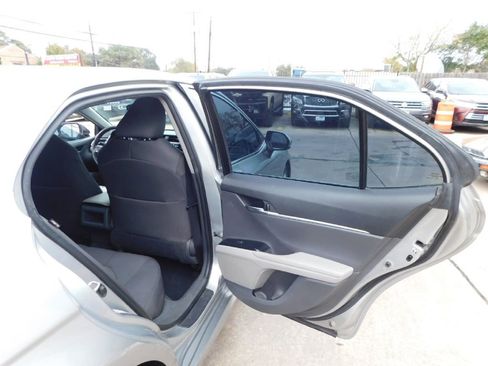 Used 2018 Toyota Camry LE image 37