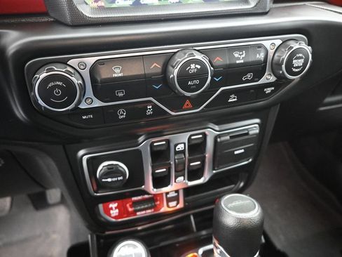 Used 2023 Jeep Gladiator Rubicon AWD/4WD image 15