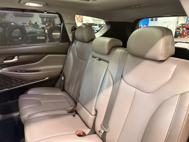 Used 2019 Hyundai Santa Fe Limited AWD/4WD image 18