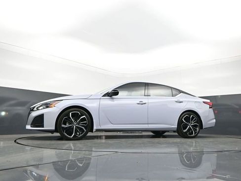 Used 2023 Nissan Altima 2.5 SR w/ SR Premium Package FWD image 33