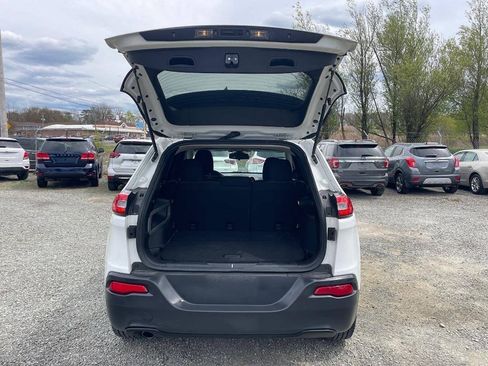 Used 2015 Jeep Cherokee Latitude AWD/4WD image 26