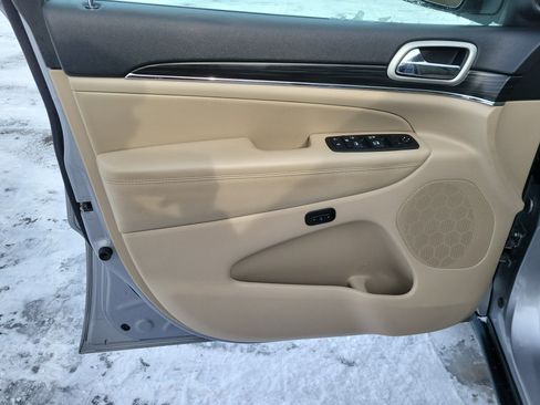 Used 2021 Jeep Grand Cherokee Limited image 15