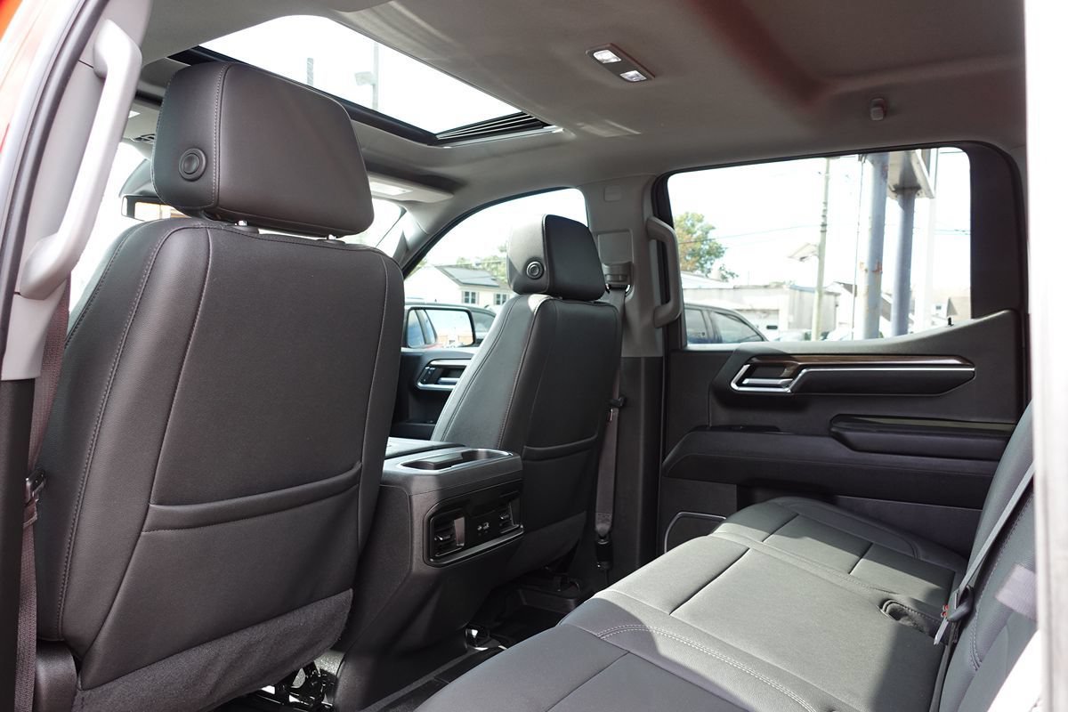 Used 2022 Chevrolet Silverado 1500 LT Trail Boss w/ LT Trail Boss Premium Package AWD/4WD image 29