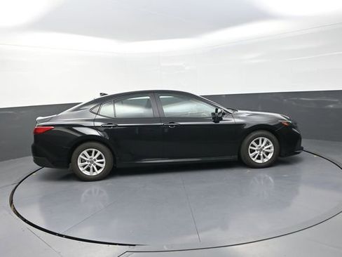 Used 2025 Toyota Camry LE image 15