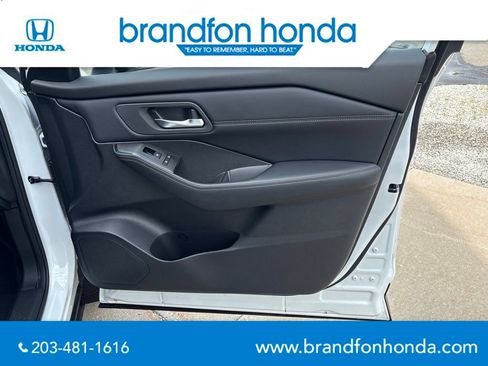 Used 2025 Nissan Rogue SV w/ SV Premium Package AWD/4WD image 8
