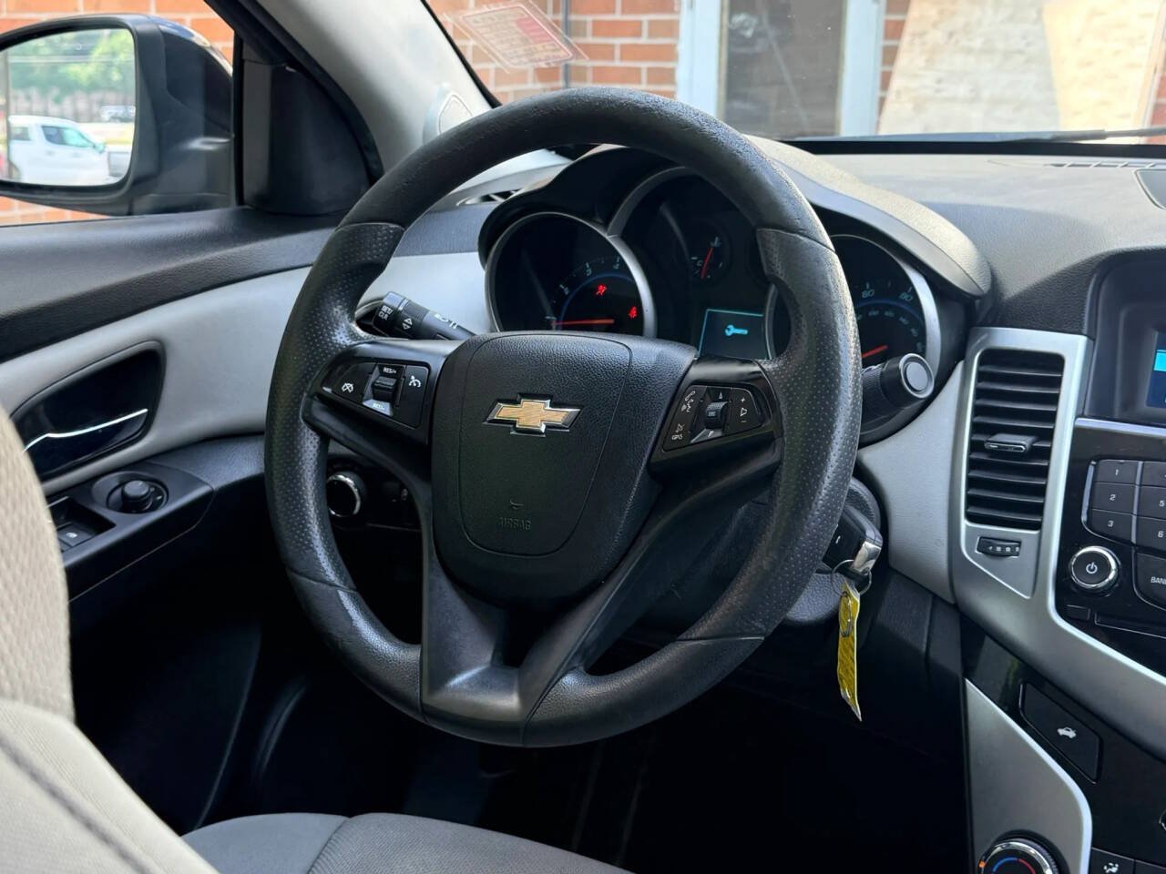Used 2015 Chevrolet Cruze LT FWD image 25