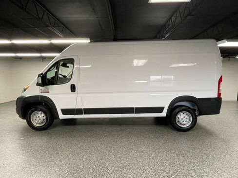 Used 2022 RAM ProMaster 2500 w/ Driver Convenience Group FWD image 9