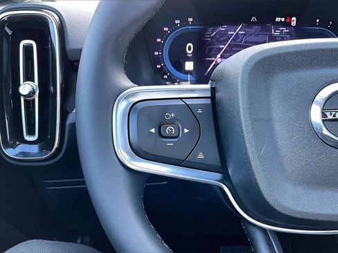 Certified 2023 Volvo XC40 B5 Ultimate w/ Protection Package Premier image 11