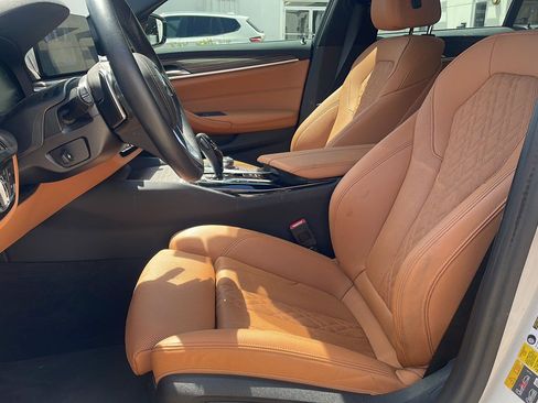 Used 2023 BMW 530e w/ Premium Package RWD image 5