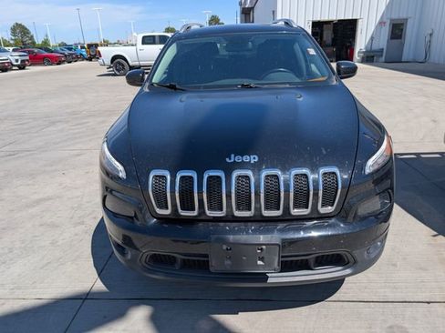 Used 2017 Jeep Cherokee Latitude w/ Cold Weather Group AWD/4WD image 20
