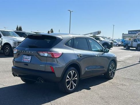 Certified 2022 Ford Escape SE w/ SE Sport Appearance Package AWD/4WD image 3
