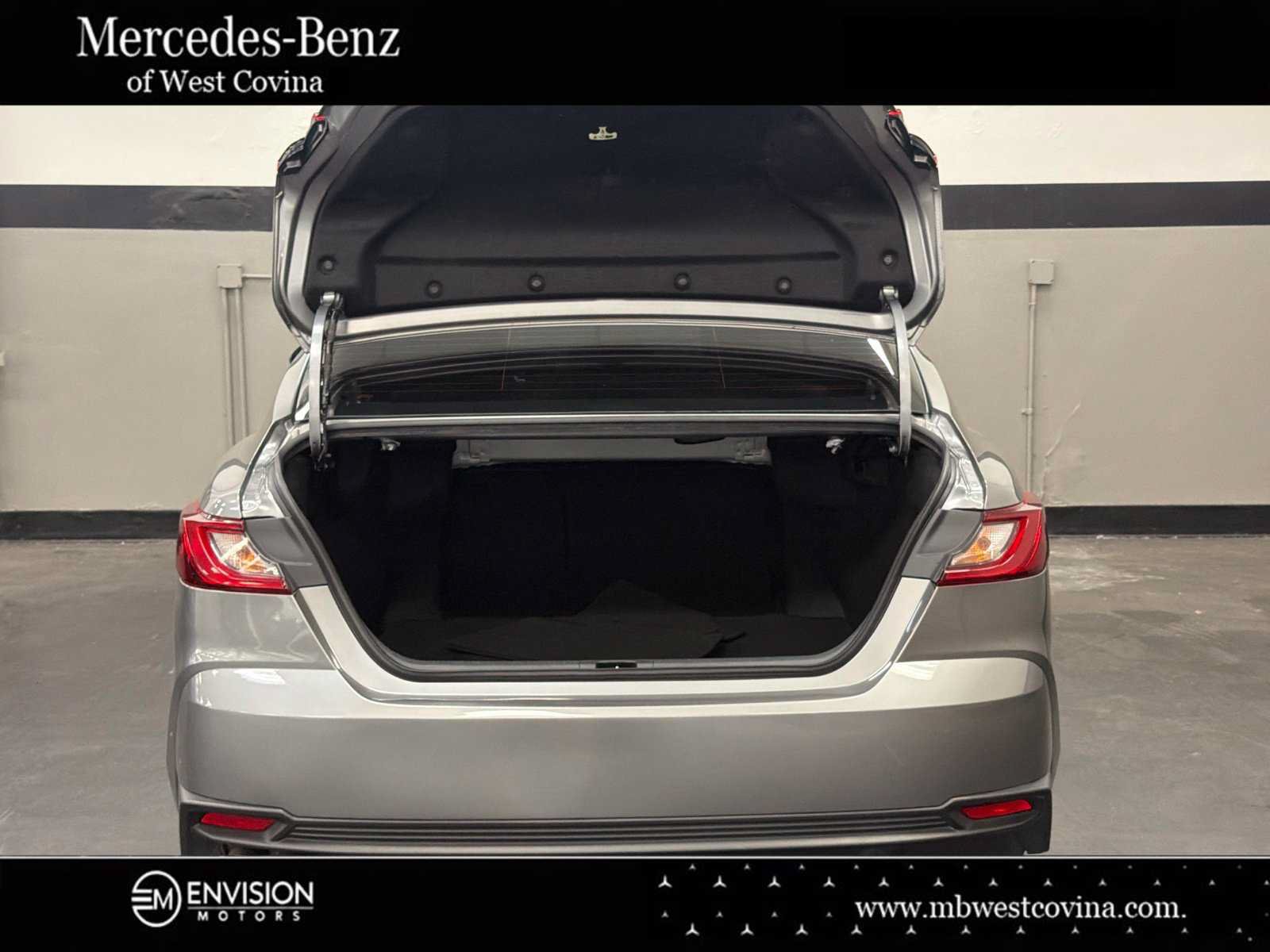 Used 2025 Toyota Camry SE FWD image 16