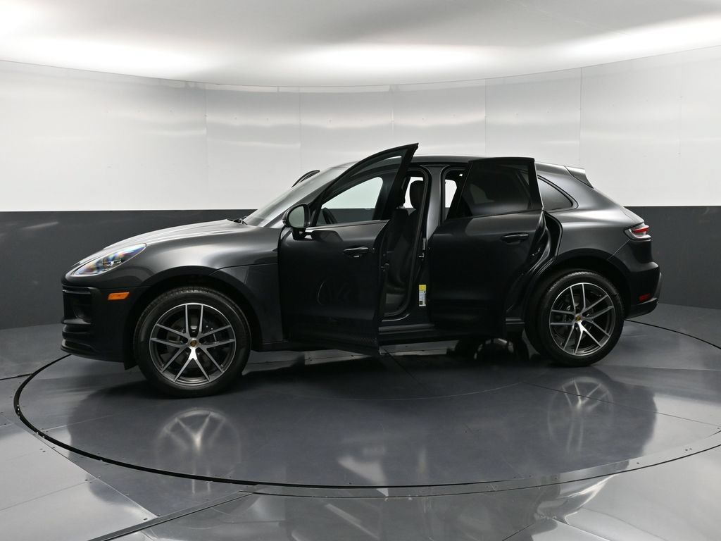 Certified 2026 Porsche Macan AWD/4WD image 37