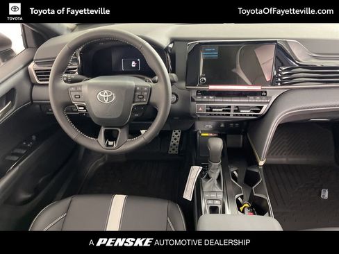 Used 2026 Toyota Camry SE image 5