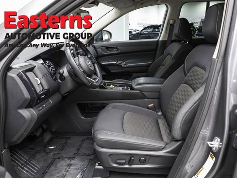 Used 2024 Nissan Pathfinder SV AWD/4WD image 14