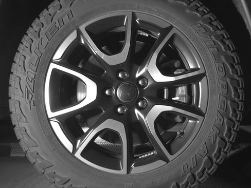 Used 2025 Jeep Compass Trailhawk AWD/4WD image 13