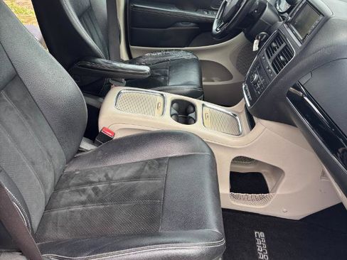 Used 2016 Dodge Grand Caravan SXT image 21