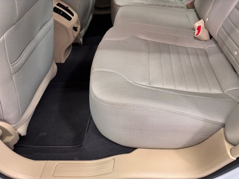 Used 2018 Ford Taurus SE image 21