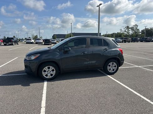 Used 2019 Chevrolet Trax LS FWD image 13