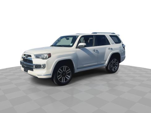 Used 2015 Toyota 4Runner SR5 image 3